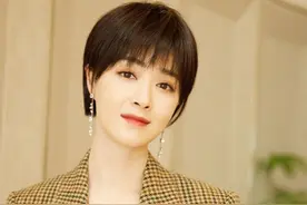 蒋欣短发颜值开挂，复古西装造型干练大气，比长发更撩人图片