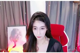 女主播身穿薄纱劲歌热舞，突然被查封10秒，网友：房管才十秒？图片