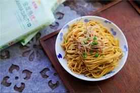 它是广东传统小吃，用来拌面，风味独特吃起来肥而不腻图片