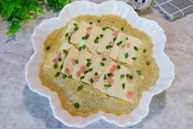 臭豆腐蒸蛋，闻着臭吃起来却贼香，这个做法好吃又下饭图片