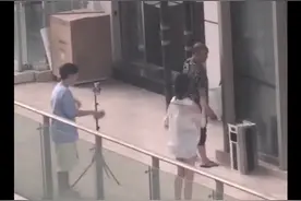 看到别人在拍抖音，好愉快的感觉图片