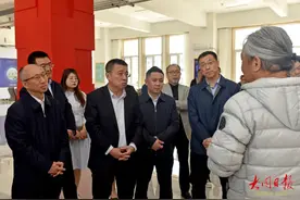 张强深入秦淮数据集团开展入企服务图片