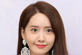 林允儿的仙女穿搭，笑容令人沦陷其中图片