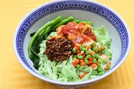 陕西菠菜面的制作方法图片