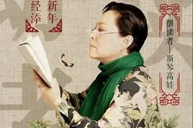 70岁女演员斯琴高娃好优雅，穿长裙配绿丝巾，举手投足美翻全场图片