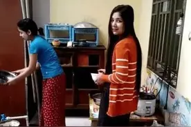 来到缅甸，缅甸姑娘请中国游客去家里做客，看看缅甸人家里什么样图片