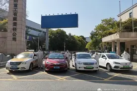 的哥“四人组” 冲锋在社区图片