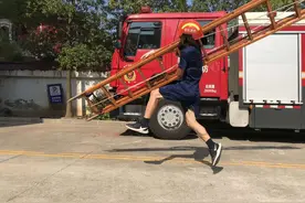 一个动作几十上百遍的重复，那不是一种热爱，更是一种责任。图片