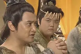 李世民冷落尉迟恭，把兵权交给程咬金，为何李世民不信任尉迟恭？图片