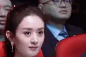 当明星采访遇到猪队友，表情管理失败，就差说：你能不能闭嘴了图片