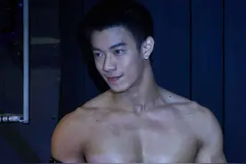 泰国男模长得就是帅，和中国男模比就是不一样呀，打着耳钉都可以图片