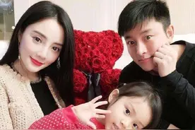 有望复婚？贾乃亮再次现身李小璐住所，陪女儿甜馨一个小时后离开图片