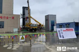东营旧楼加装电梯在即！中石化西格尔模块化加装电梯样梯完成吊装图片