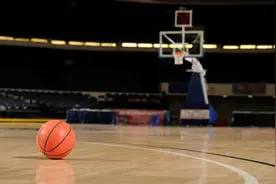 NBA要空场复赛，最低配需要多少人？图片