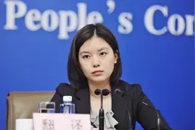 中国女翻译官燃爆了！中美交锋20分钟临场脱稿交传，太帅太牛图片