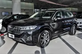 豪华旗舰SUV，价格同级中最实惠，大尺寸大5座，实拍途锐图片