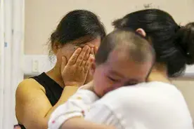 老人的“假带娃”模式，让宝妈忍无可忍，你家是否正在遭遇？图片