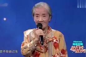 73岁奶奶上央视，现场秀广场舞，观众被笑疯了，太可爱啦图片