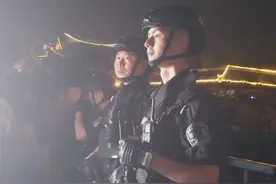 又一枚高鼻梁的湖南特警小哥哥火了，果然帅哥都上交给国家了图片