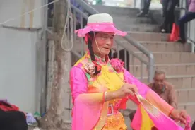 河堤公园采茶戏，持续二十多年一直都在！天天好戏开场图片