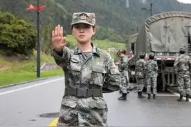 天路玫瑰：川藏线上的汽车女兵们图片