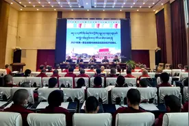 全省藏传佛教尼姑“爱党爱国爱社会主义”主题教育培训班贵德开班图片