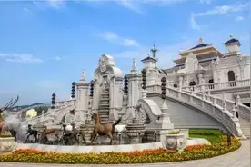 “山寨版圆明园”，占地7000余亩耗资300亿元，游客络绎不绝图片