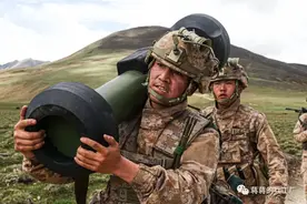 专打印度坦克天灵盖，西藏军区某旅装备红箭-12单兵反坦克导弹图片