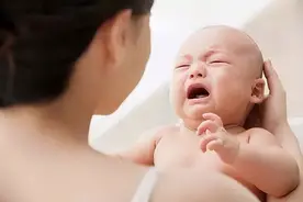 孩子爱假哭，背后有宝宝的需求，家长心中要有数图片