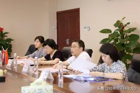 学校与柬埔寨国立马德望大学举行两校共建孔子学院2021年理事会会议（图）图片