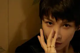 张蓝心不愧是龙女郎！长腿美得可以买保险，不敢相信她已是孩子妈图片