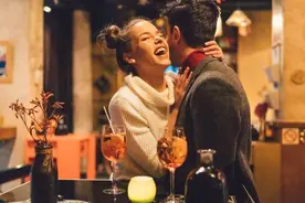 一个活得随便的女人，通常喜欢这样撩男人图片