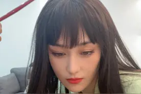 夫妻终于团聚！张馨予晒美照大撒狗粮，躺在老公臂膀上睡觉超甜蜜图片