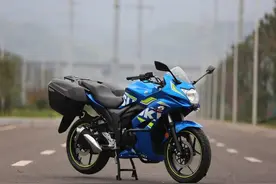 铃木入门级旅跑，加边箱和护杠，油耗不足2L，14781元图片