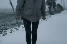 搞笑GIF趣事：斗宗强者恐怖如斯，随便一步都是踏破虚空图片