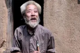 六旬光棍老汉，一个人一座山原始生活40载，渴望见“初恋”足矣图片