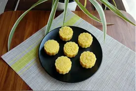 宫廷糕点绿豆糕，出锅前撒点葡萄干，甜而不腻图片