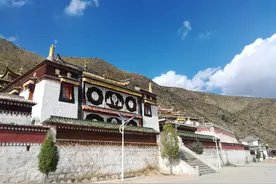 德尔隆寺，一个安静的藏式庙宇图片