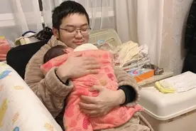 4个武汉新生儿家庭纪实：每一个平淡无奇的生活日常，都是希望的种子图片