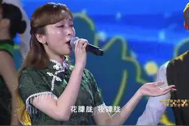 金鸡奖开幕女星美貌大赏，金莎红光满面笑容灿烂，咏梅生图绝了图片