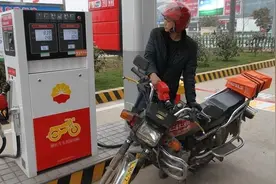 电动车对比摩托车，到底哪个更划算？车主看完后：已做好换车准备图片