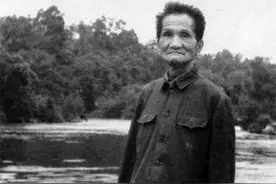 《红岩》疯老头:装疯卖傻14年,39岁越狱,1948年许下心愿隔年实现图片