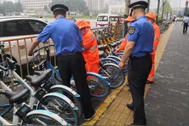 莲湖全面实施共享单车管理“3511”模式用精细化有效管理营造良好的公共环境秩序图片
