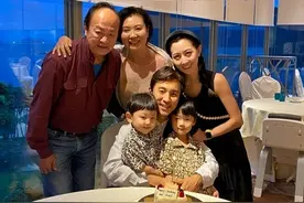 74岁老戏骨狄龙曝家中昏迷，紧急就医情况不乐观？遭儿子亲自辟谣图片