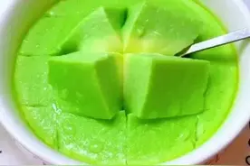 美味的黄瓜鸡蛋羹，做法简单营养丰富，Q弹爽滑，清香滑嫩更好吃图片