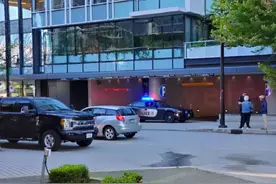 温哥华19岁富二代为买法拉利狂杀老父！35岁男子身中十余枪殒命图片