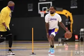 JR在湖人的首次亮相，等了整整595天了，他终于再次踏上NBA地板图片