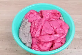 冬天洗衣服别用洗衣机甩了，教你一招，快速变干没褶皱视频封面
