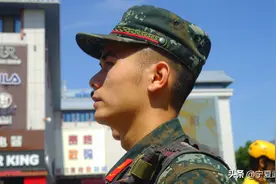 炎炎烈日，我在巡逻哨位诉忠诚图片