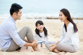 宝妈抱怨自己带孩子累成狗，丈夫乐做“隐形爸爸”，该怎么办呢？图片